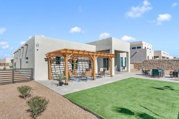 Backyard patio with outdoor seating at Green Carpait