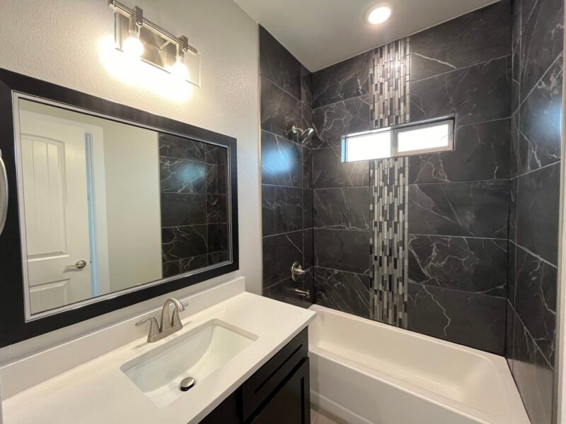 Bath with Tub