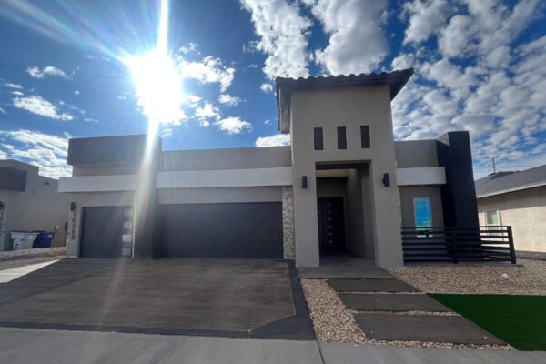 Front of Malaga model home exterior