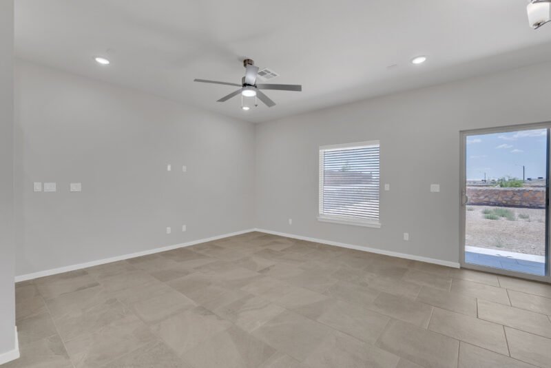 master empty room