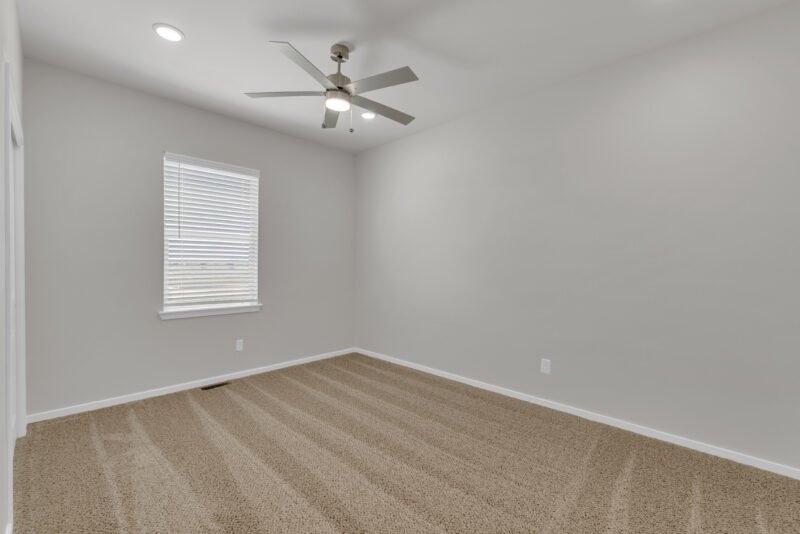 empty room carpait with single window
