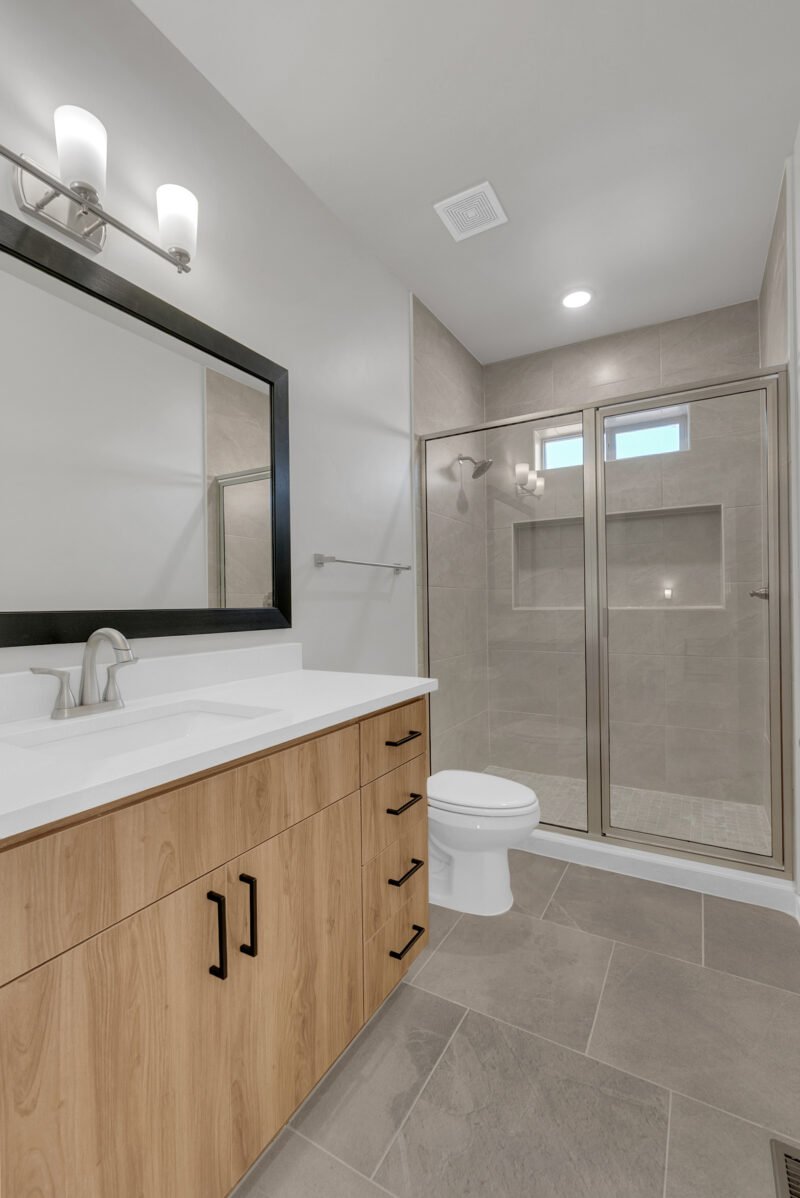 attached bath modern interior